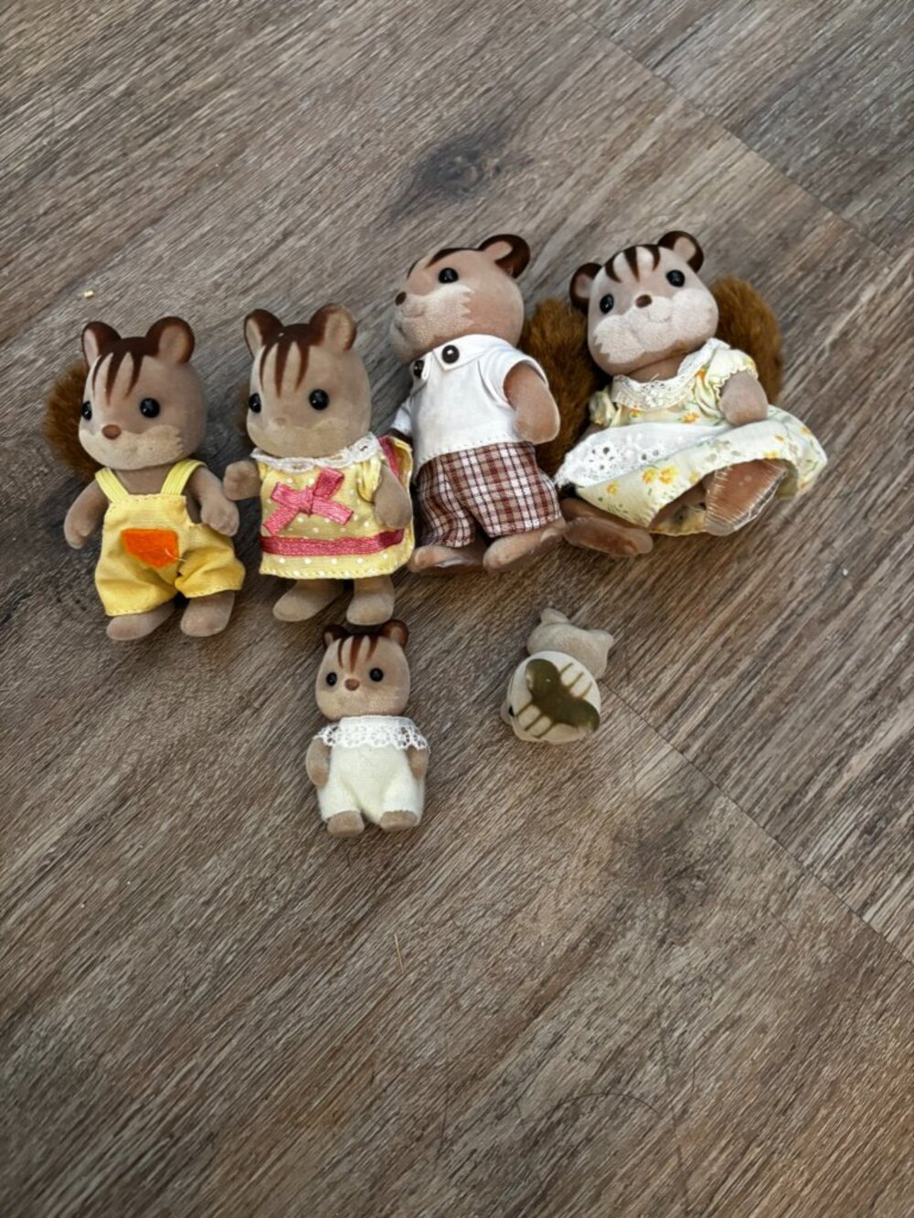 Lot 6 Sylvanian Families Calico Critters Walnut Squirrel w/ twin babies
